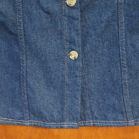 Women's Denim Sleeveless Vest - Picture 4 of 9